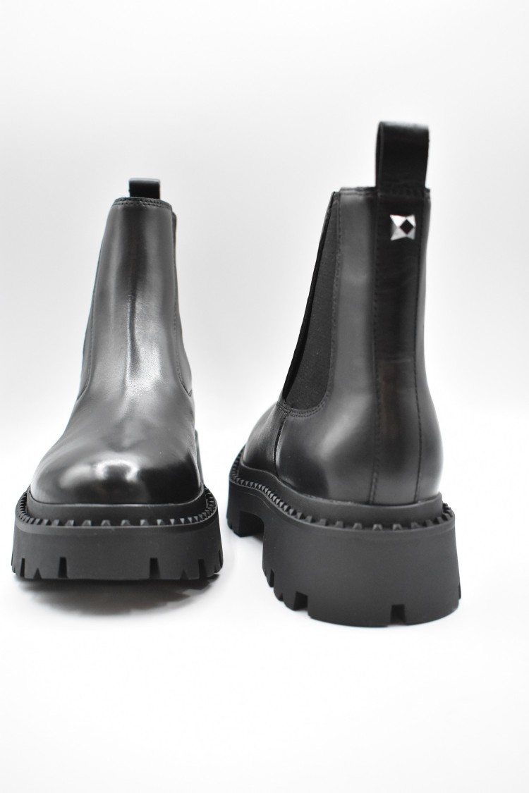 Ash Chunky Sole Chelsea Boots With Sleek Design And Comfortable Fit In Black