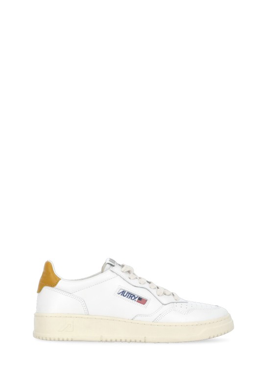 Autry Medalist Low Sneakers In Neutrals