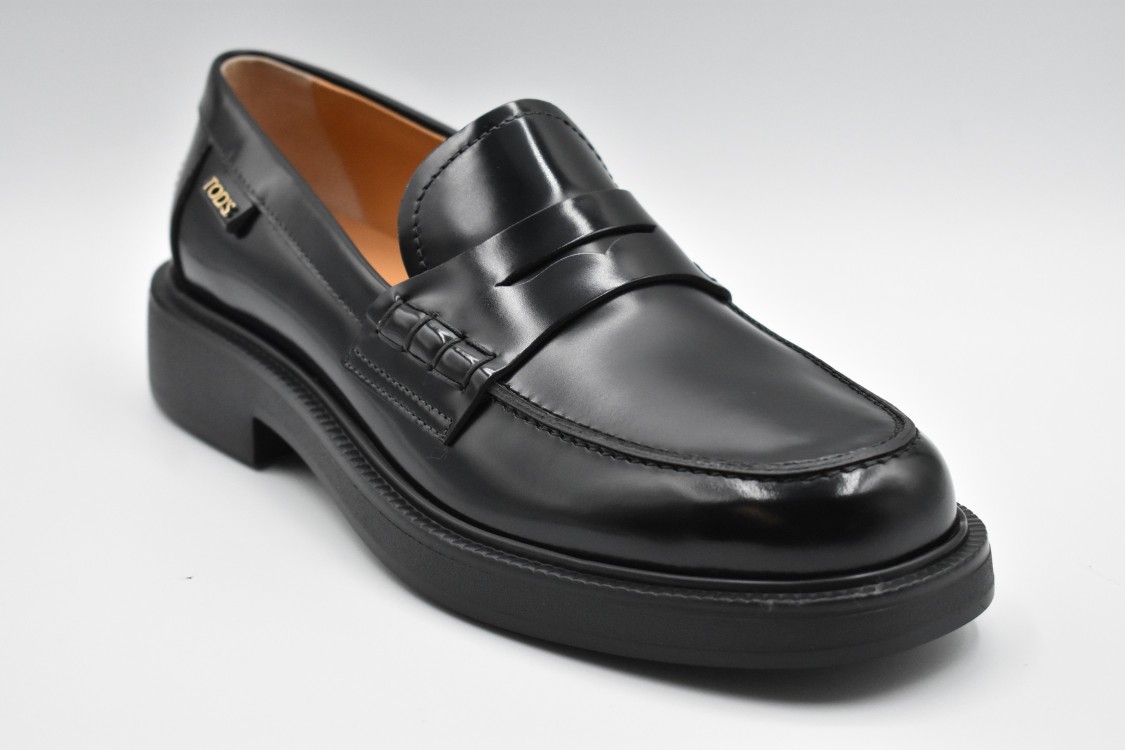 Tod's Women Leather Loafers In Black