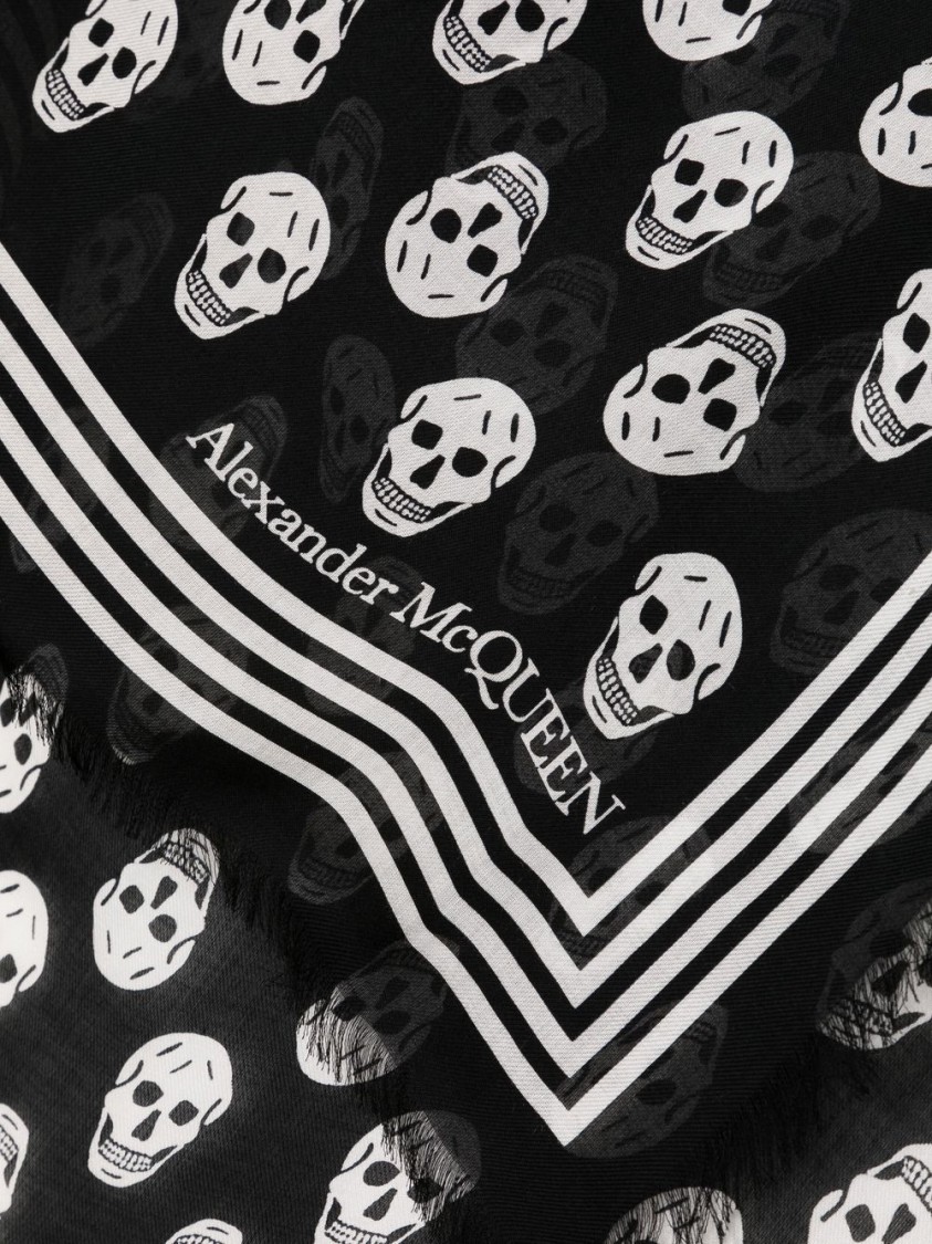 Alexander Mcqueen Scarf With Skulls In Black