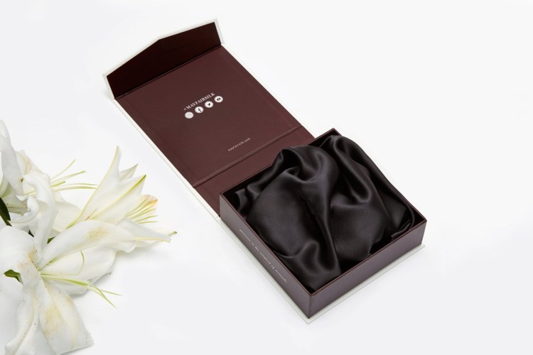 Shop Mayfairsilk Charcoal And Brilliant White Silk Duvet Set #1 In Black