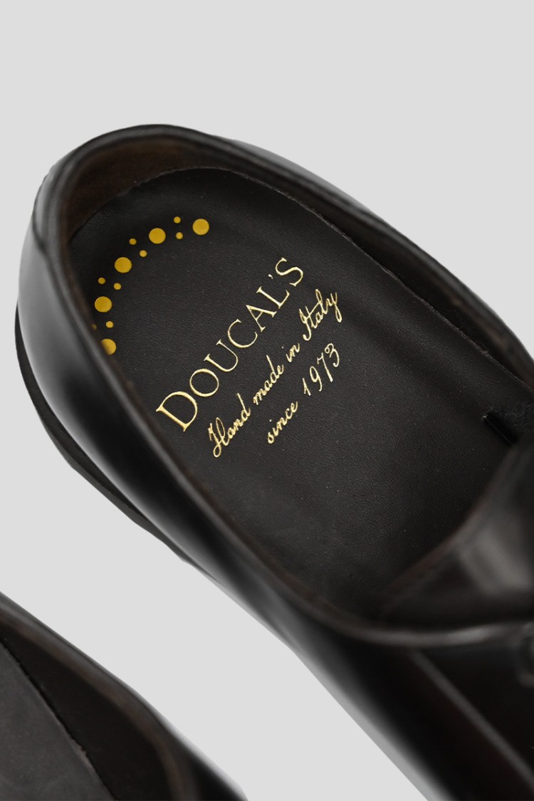 Doucal's Almond-toe Leather Derby Shoes In Black
