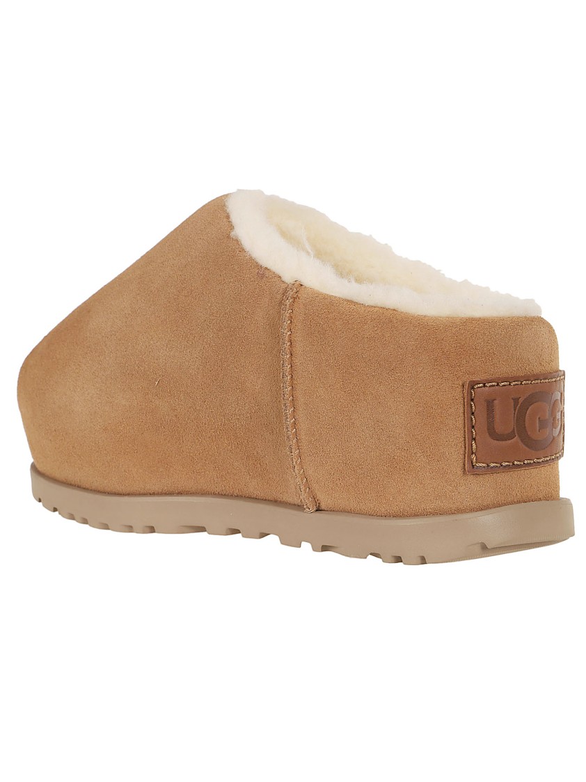 Ugg Luxurious Sheepskin Slippers With Plush Interior For Ultimate Comfort In Brown