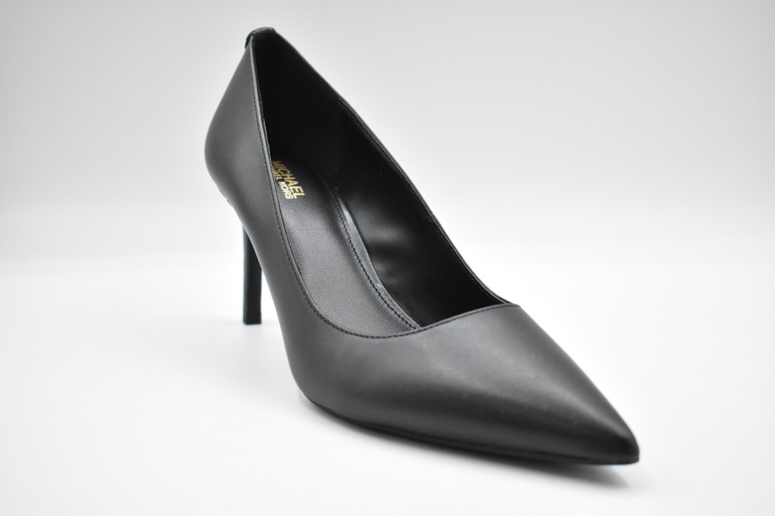 Michael Kors Lace-up Flat Shoes With Elegant Design And Modern Appeal In Black