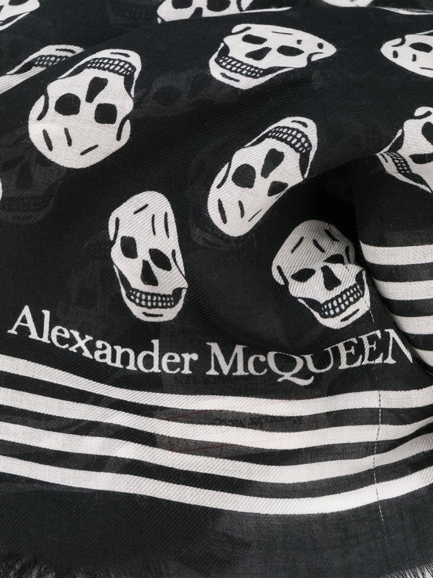 Alexander Mcqueen Scarf With Skulls In Black
