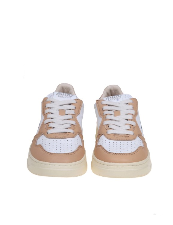 Shop Autry Sneakers In White And Caramel Leather In Grey