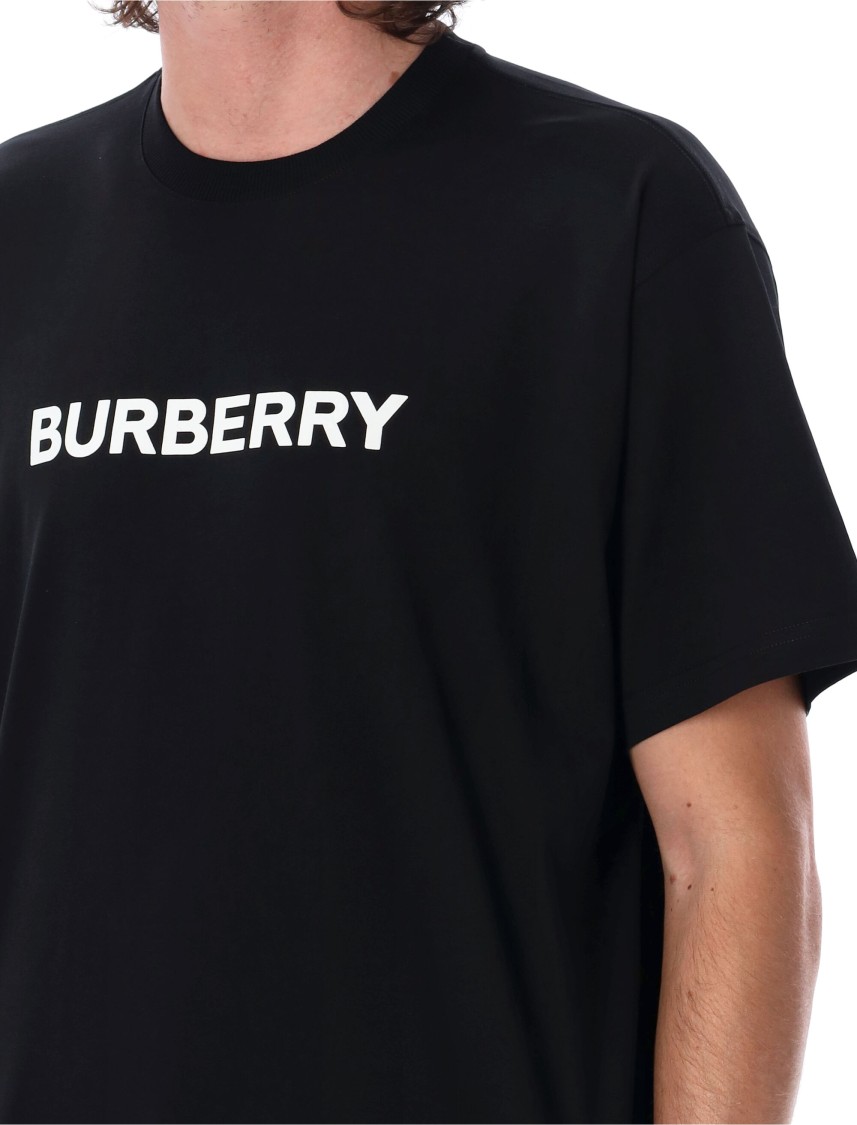 Shop Burberry Logo T-shirt In Black