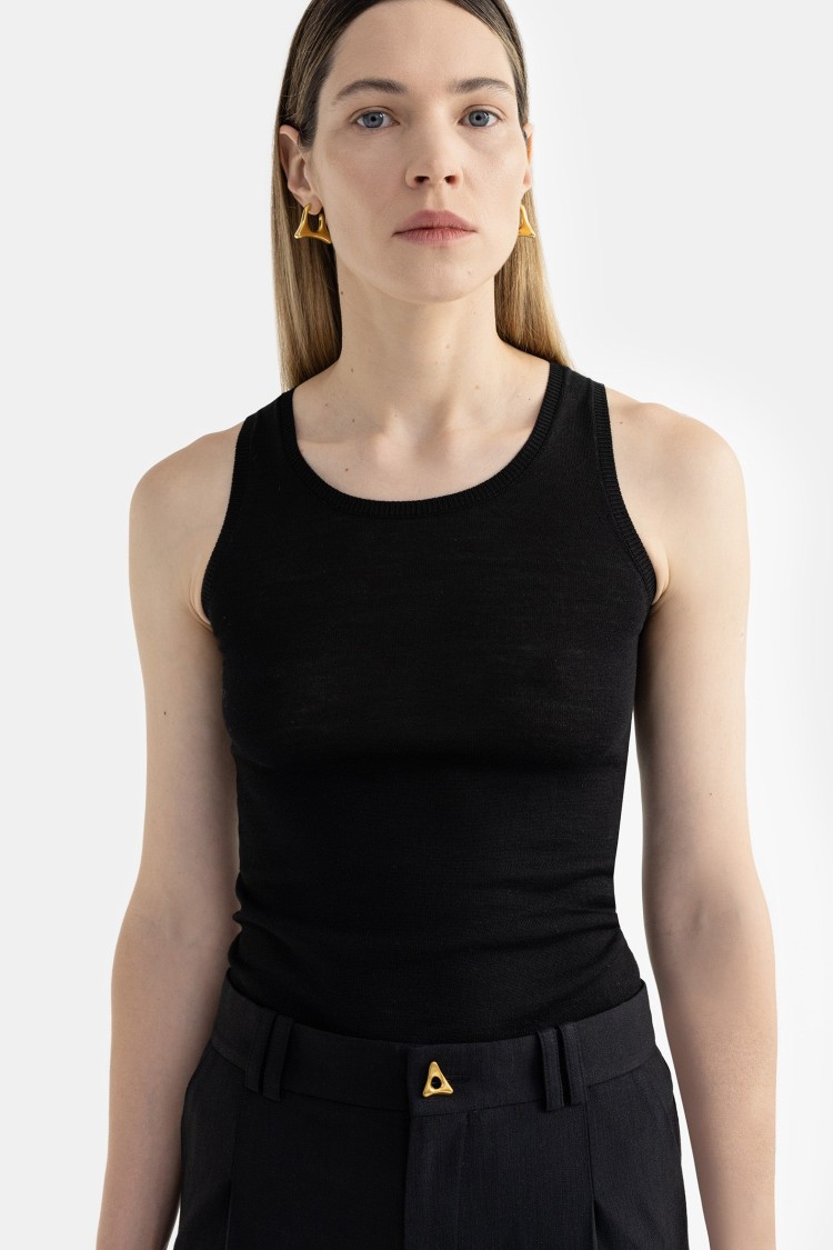 Aeron Tomi - Fitted Tank Top In Black