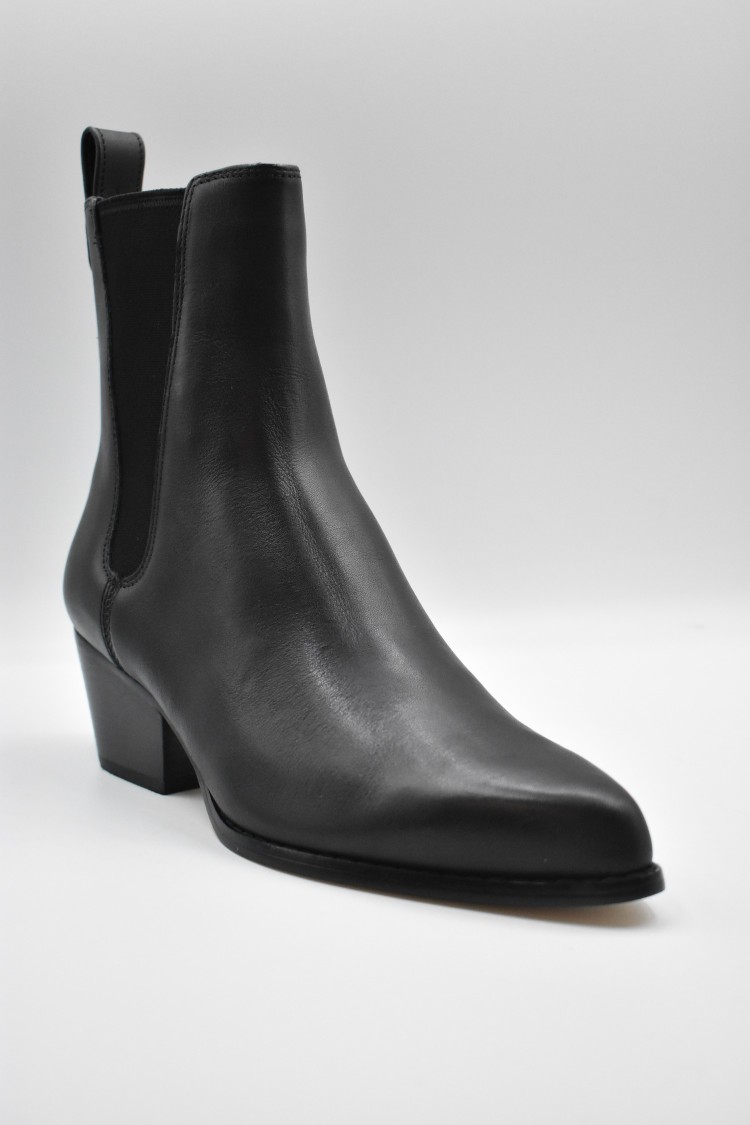 Michael Kors Kinlee Texan Ankle Boots In Black Leather In Black