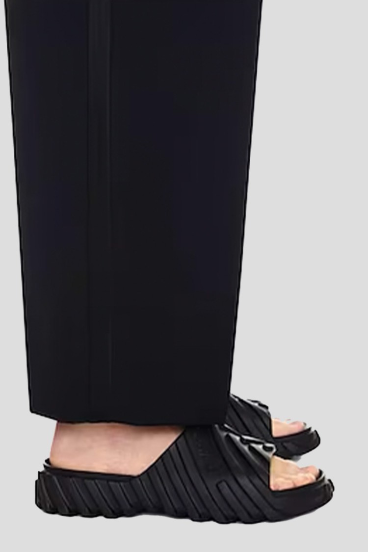 Off-white Embossed Exploration Sliders In Black